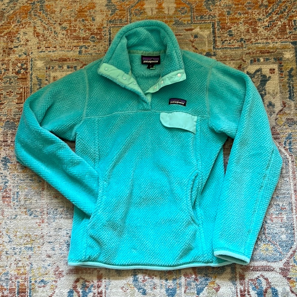 Turquoise Patagonia snap fleece XS